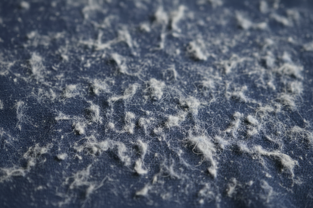 make the lint like blue like its lint coming from the shirt, like you know when you where a shirt to much it start to have like fuzz on it make it that